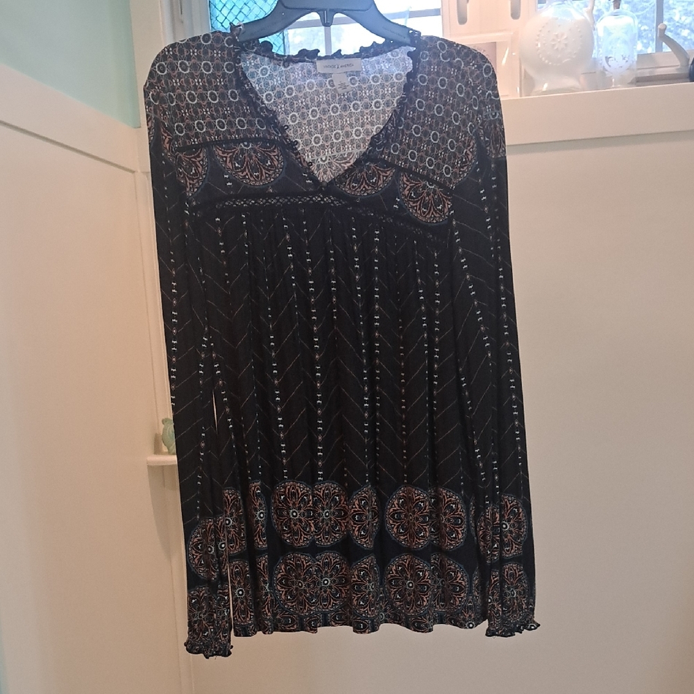Woman's Vintage America V Neck Tunic Top